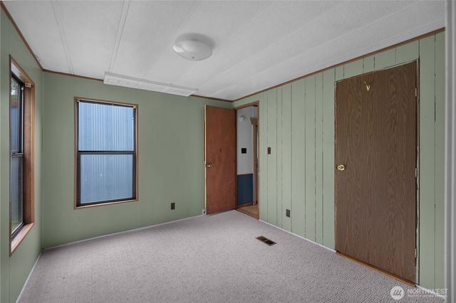 9823 Whitecap Drive NW, Olympia, WA 98502