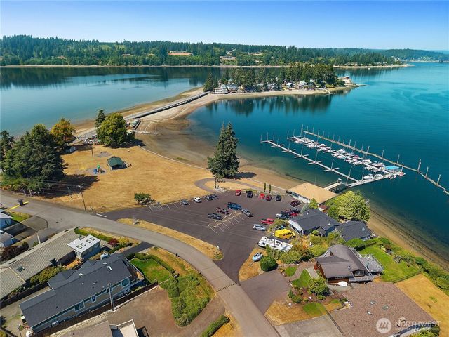 9823 Whitecap Drive NW, Olympia, WA 98502