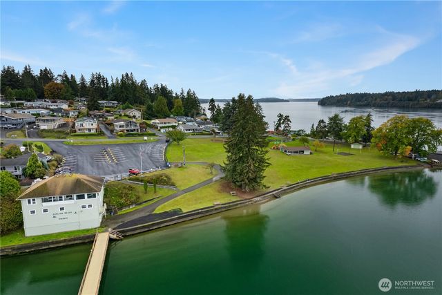 9823 Whitecap Drive NW, Olympia, WA 98502