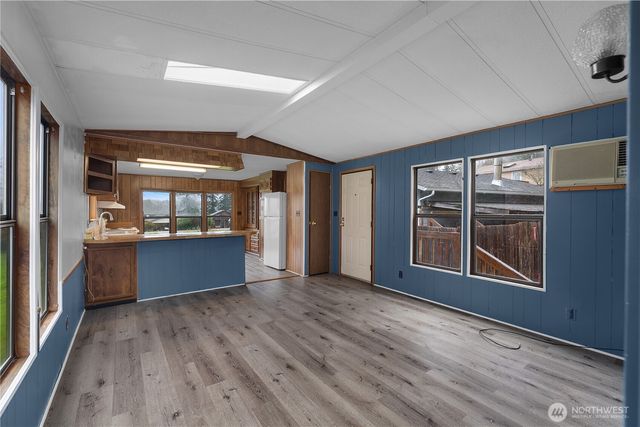 9823 Whitecap Drive NW, Olympia, WA 98502