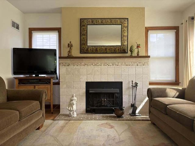 3225 S 39th STREET, Milwaukee, WI 53215