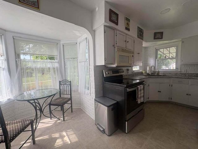 3225 S 39th STREET, Milwaukee, WI 53215