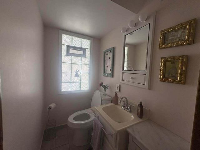 3225 S 39th STREET, Milwaukee, WI 53215