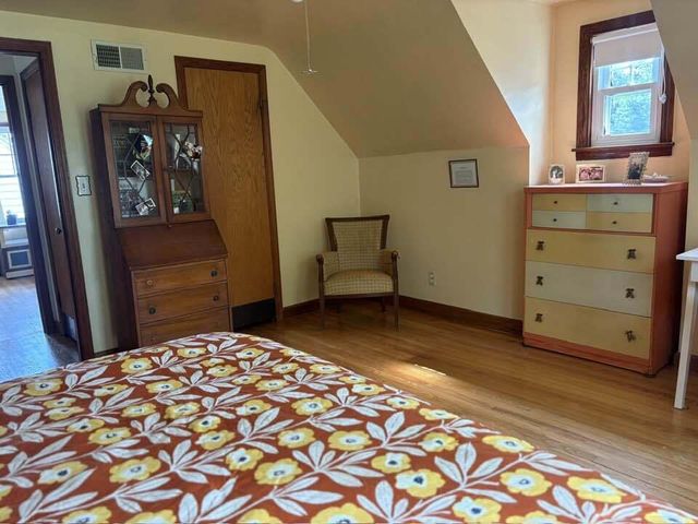 3225 S 39th STREET, Milwaukee, WI 53215