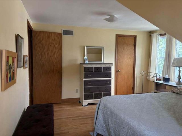 3225 S 39th STREET, Milwaukee, WI 53215