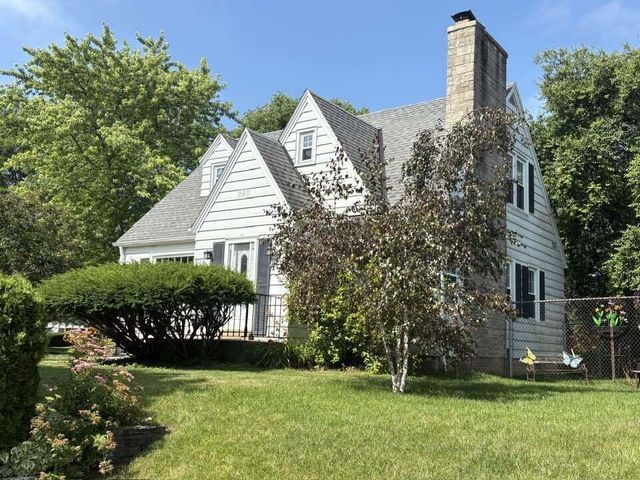 3225 S 39th STREET, Milwaukee, WI 53215