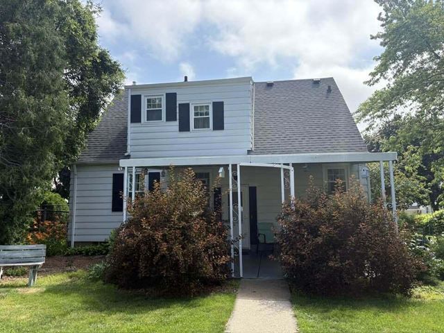 3225 S 39th STREET, Milwaukee, WI 53215