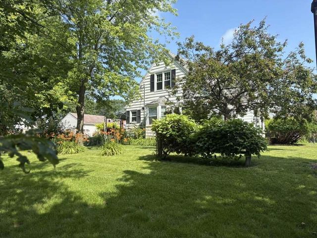 3225 S 39th STREET, Milwaukee, WI 53215