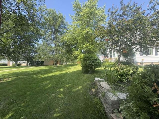 3225 S 39th STREET, Milwaukee, WI 53215