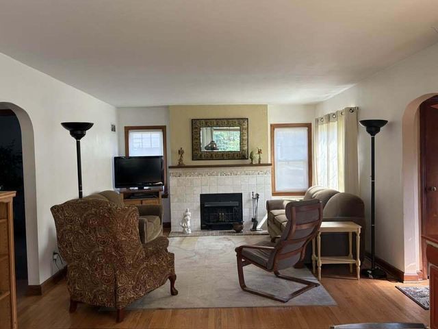 3225 S 39th STREET, Milwaukee, WI 53215