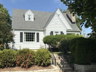 3225 S 39th STREET, Milwaukee, WI 53215