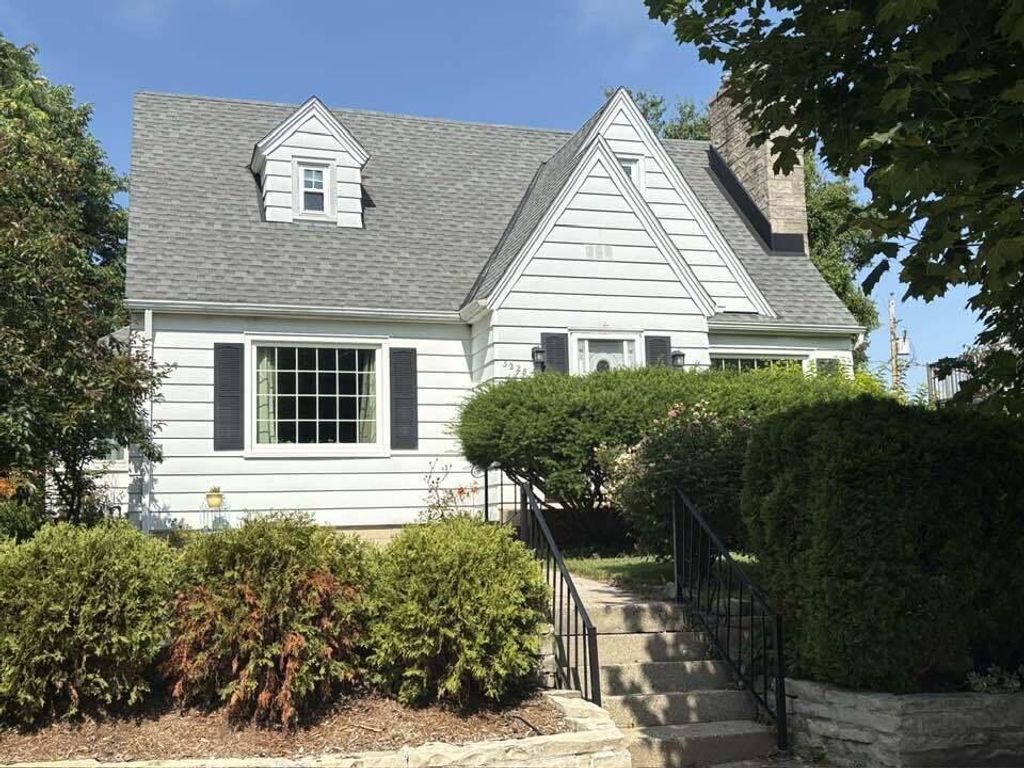 3225 S 39th STREET, Milwaukee, WI 53215