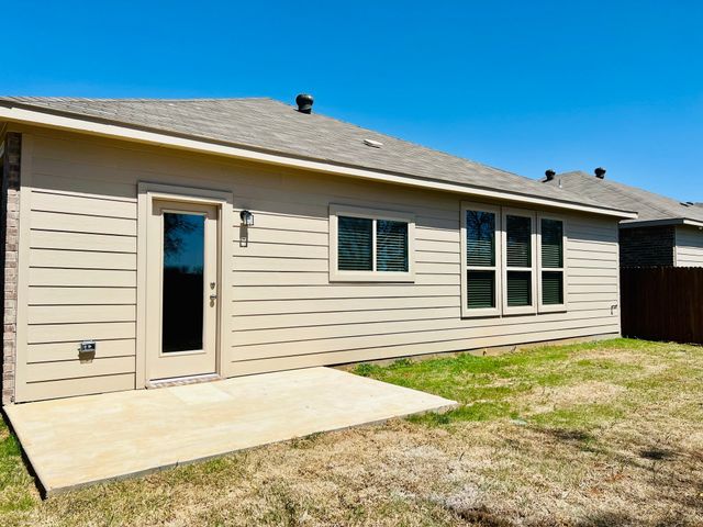 804 Peaceful Brook Drive, Fort Worth, TX 76140