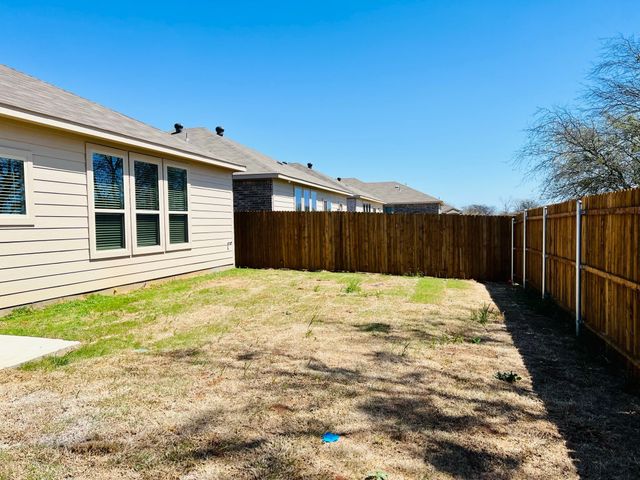 804 Peaceful Brook Drive, Fort Worth, TX 76140