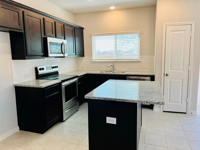 804 Peaceful Brook Drive, Fort Worth, TX 76140