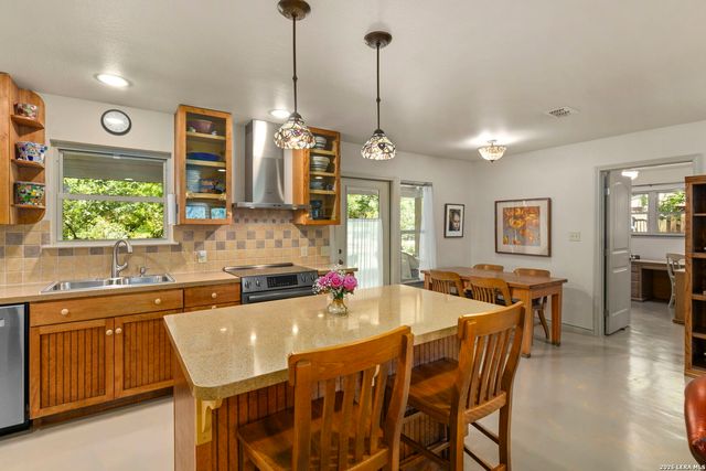 8627 FLINT ROCK DR, Boerne, TX 78006