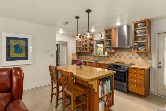 8627 FLINT ROCK DR, Boerne, TX 78006
