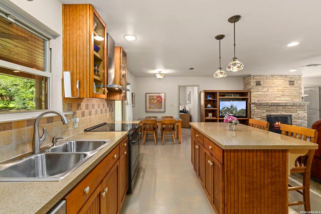 8627 FLINT ROCK DR, Boerne, TX 78006