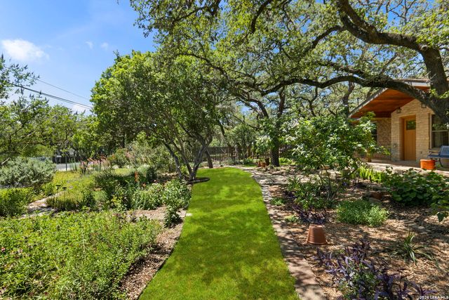 8627 FLINT ROCK DR, Boerne, TX 78006