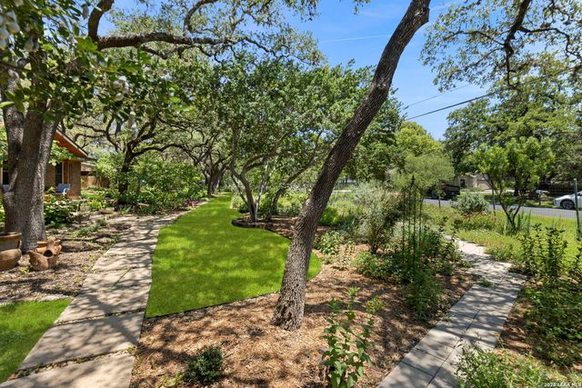 8627 FLINT ROCK DR, Boerne, TX 78006