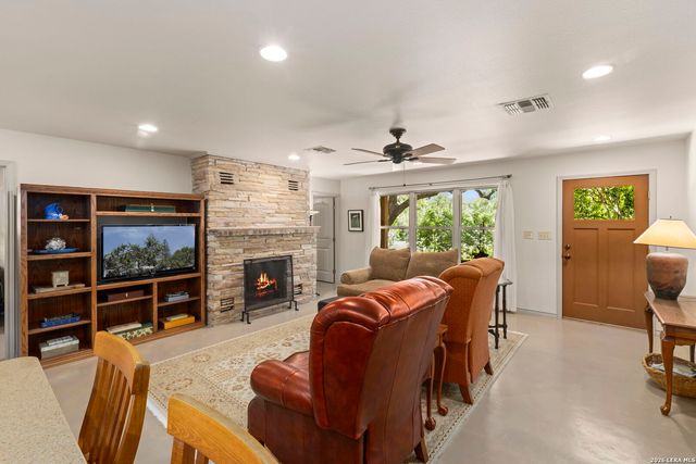 8627 FLINT ROCK DR, Boerne, TX 78006