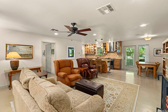 8627 FLINT ROCK DR, Boerne, TX 78006