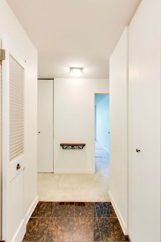1555 N Sandburg Terrace 206K, Chicago, IL 60610