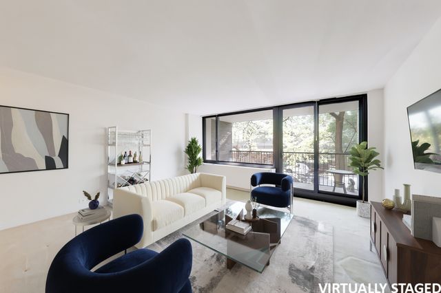 1555 N Sandburg Terrace 206K, Chicago, IL 60610