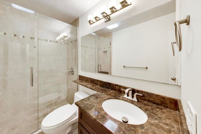1555 N Sandburg Terrace 206K, Chicago, IL 60610