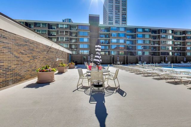1555 N Sandburg Terrace 206K, Chicago, IL 60610