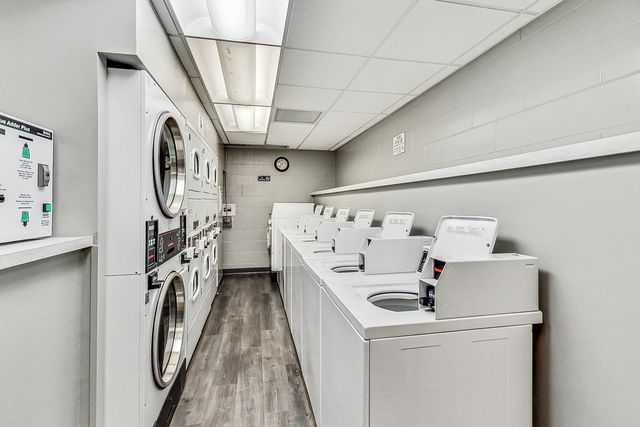 1555 N Sandburg Terrace 206K, Chicago, IL 60610