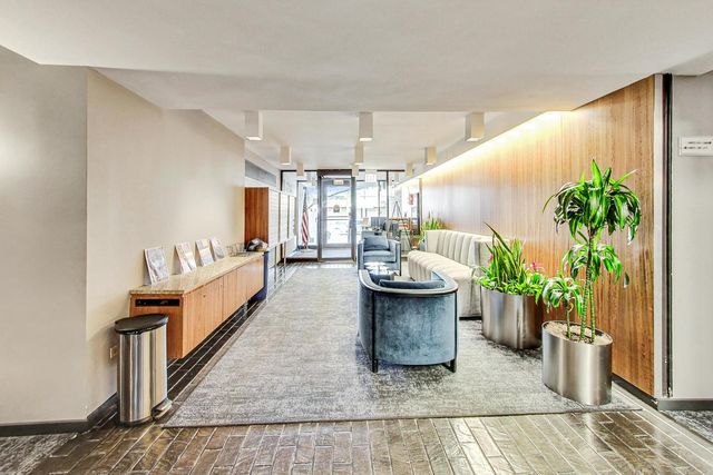 1555 N Sandburg Terrace 206K, Chicago, IL 60610