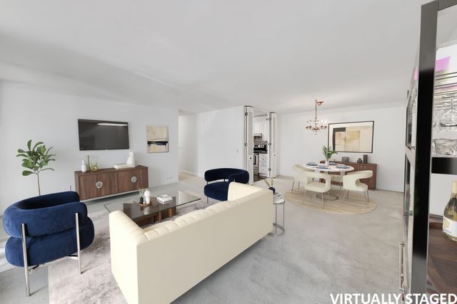 1555 N Sandburg Terrace 206K, Chicago, IL 60610