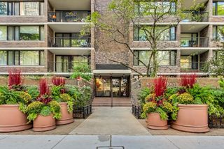 1555 N Sandburg Terrace 206K, Chicago, IL 60610