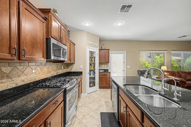 2519 W LUCIA Drive, Phoenix, AZ 85085