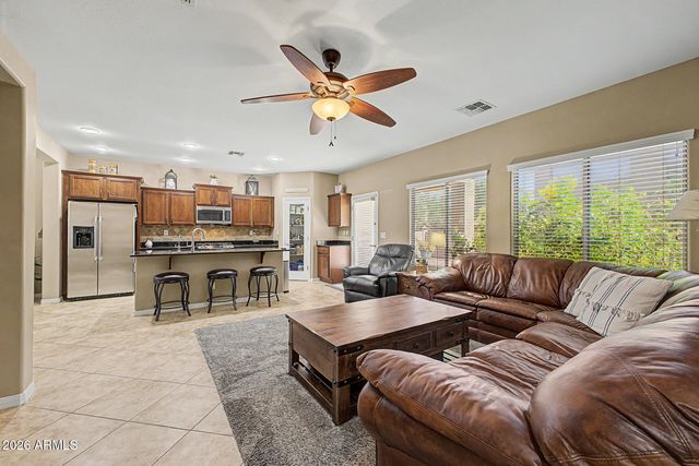 2519 W LUCIA Drive, Phoenix, AZ 85085