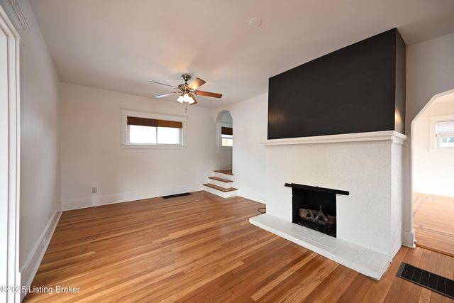 837 Reading Rd, Louisville, KY 40217