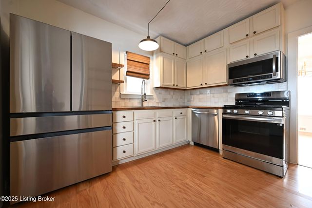 837 Reading Rd, Louisville, KY 40217