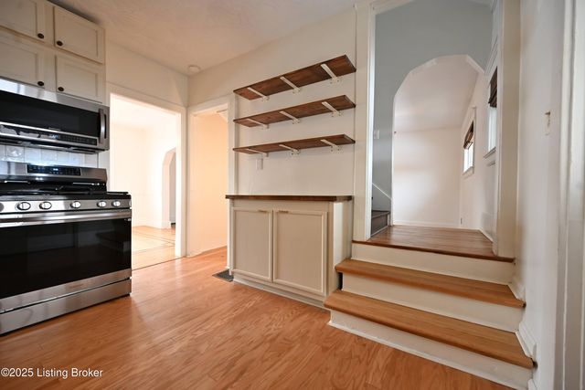 837 Reading Rd, Louisville, KY 40217