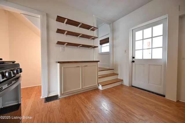 837 Reading Rd, Louisville, KY 40217