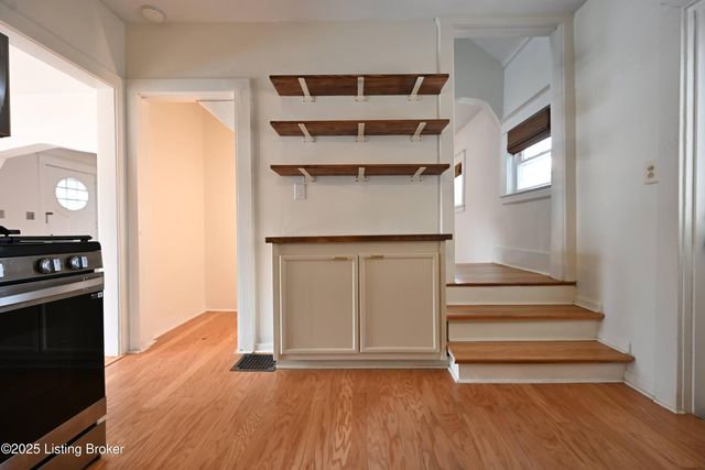 837 Reading Rd, Louisville, KY 40217