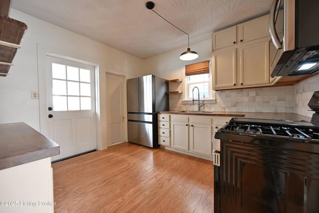 837 Reading Rd, Louisville, KY 40217