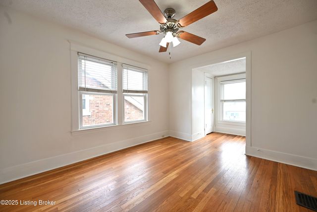 837 Reading Rd, Louisville, KY 40217