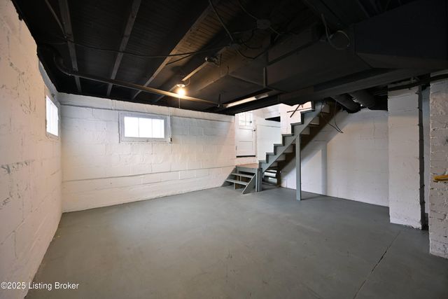 837 Reading Rd, Louisville, KY 40217