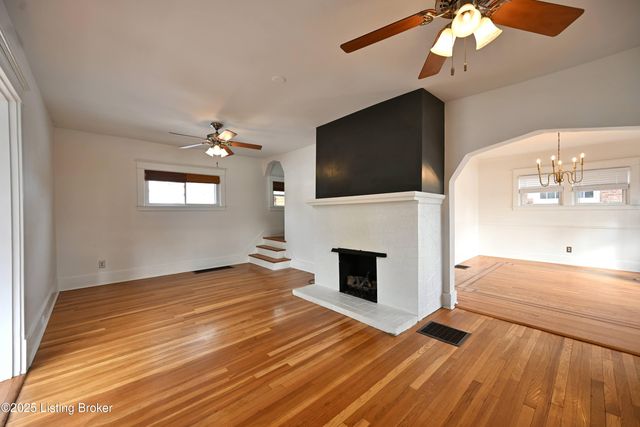 837 Reading Rd, Louisville, KY 40217