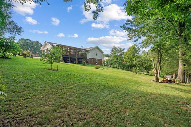 3016 E Brookhaven Circle, Dalton, GA 30720
