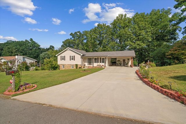 3016 E Brookhaven Circle, Dalton, GA 30720