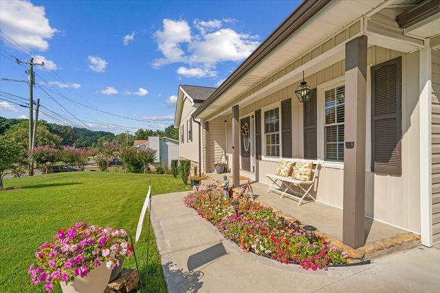 3016 E Brookhaven Circle, Dalton, GA 30720