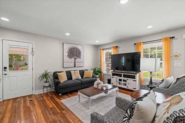 3016 E Brookhaven Circle, Dalton, GA 30720