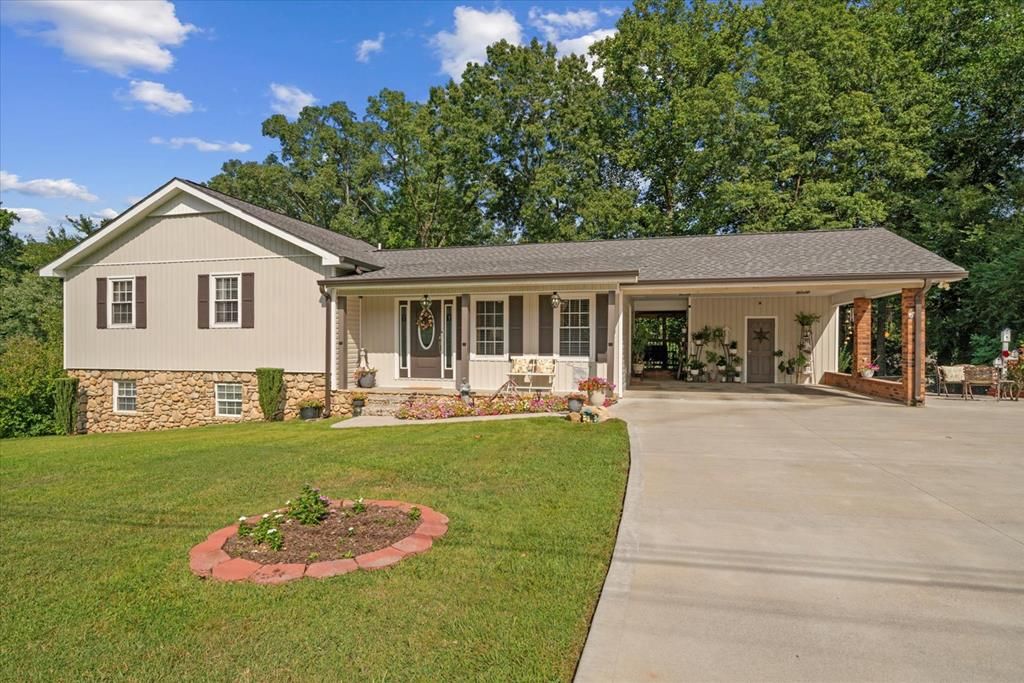 3016 E Brookhaven Circle, Dalton, GA 30720